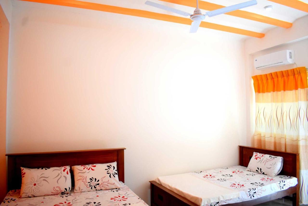 Sri Mayura Holiday Resort Kataragama Bagian luar foto