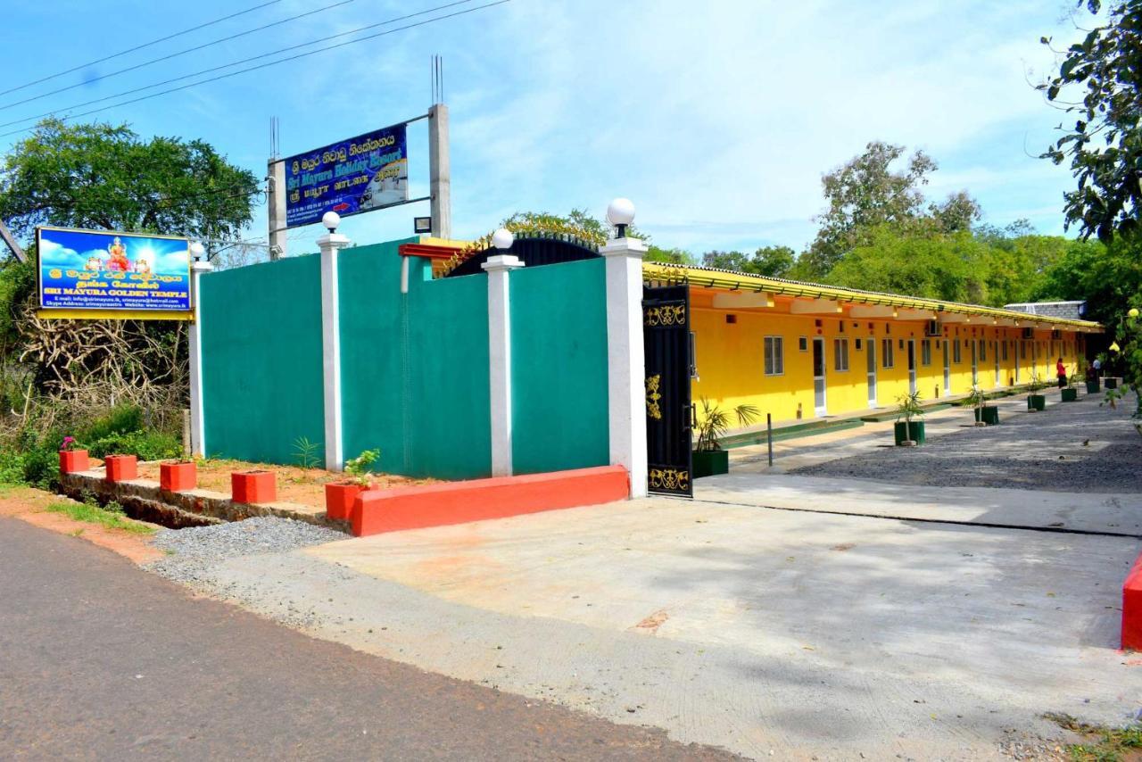 Sri Mayura Holiday Resort Kataragama Bagian luar foto