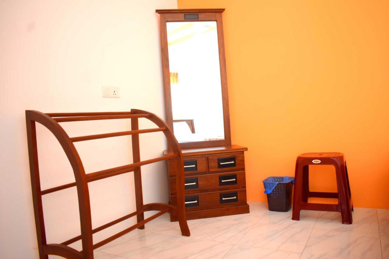 Sri Mayura Holiday Resort Kataragama Bagian luar foto