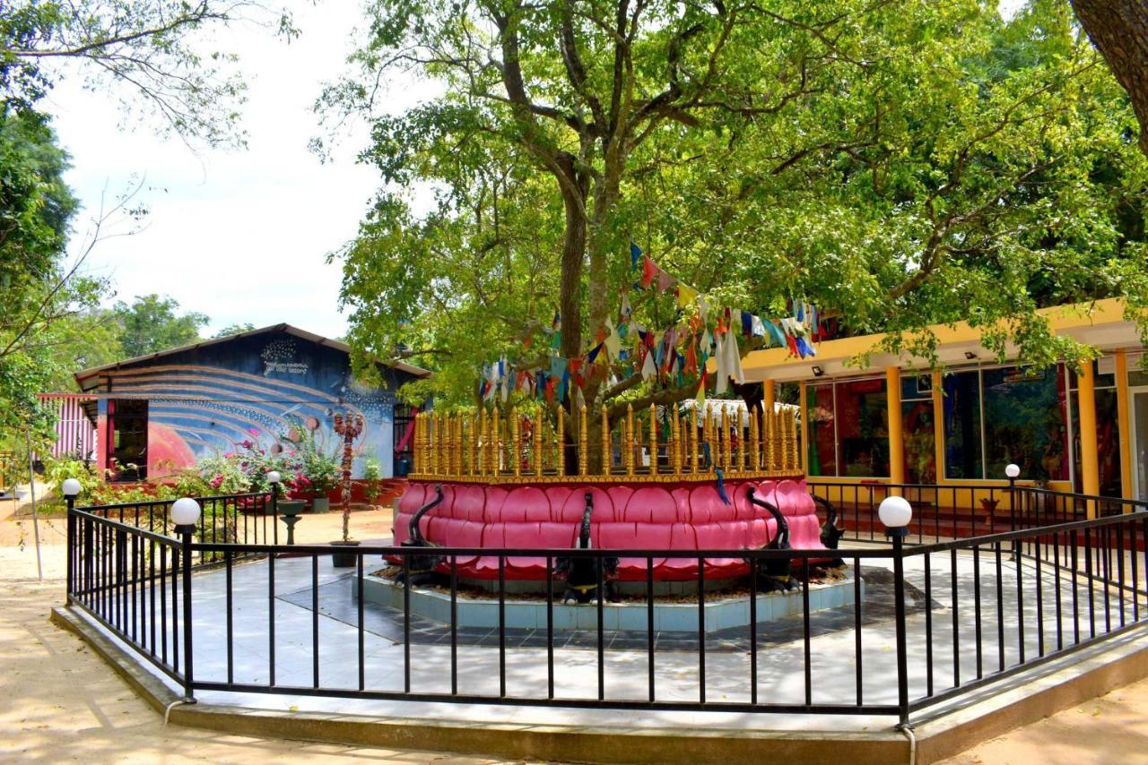 Sri Mayura Holiday Resort Kataragama Bagian luar foto